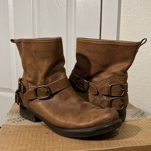 Loved Lucky Brand boots.